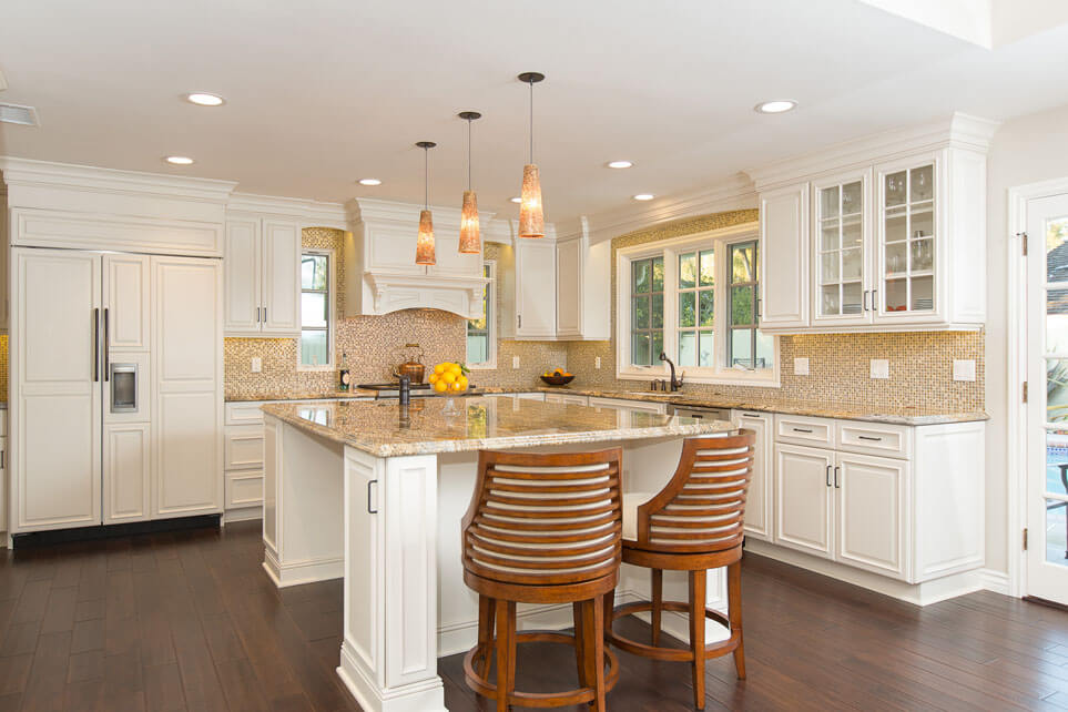 Kitchen Island Eating Area, Family Friendly Kitchen, Entertainment Kitchen Design 
