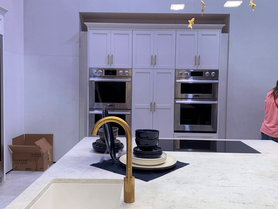Gold-Kitchen-Accents | Sea Pointe Construction