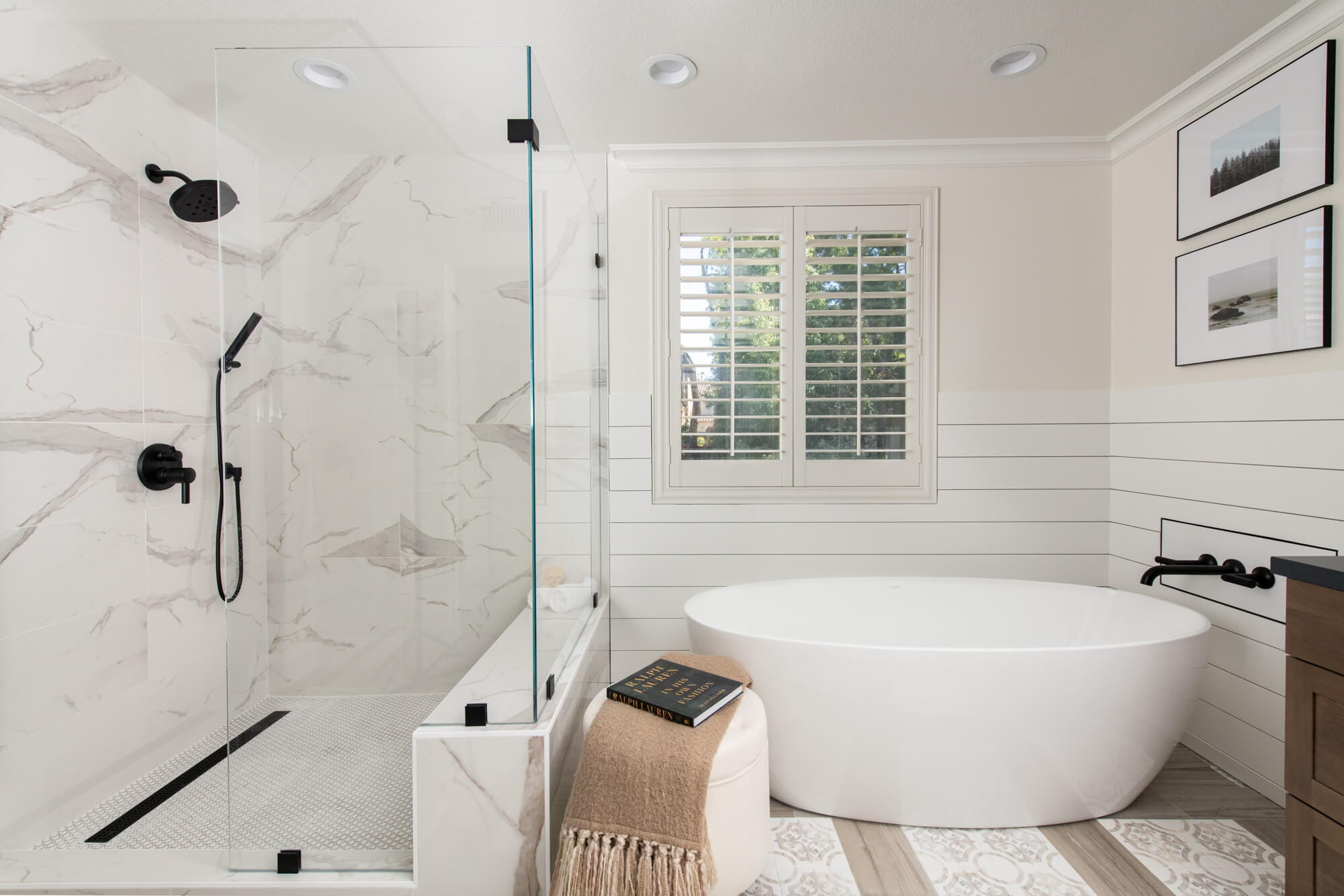 small-bathroom-with-natural-light-and-porcelain-flooring - farmhouse style bathroom