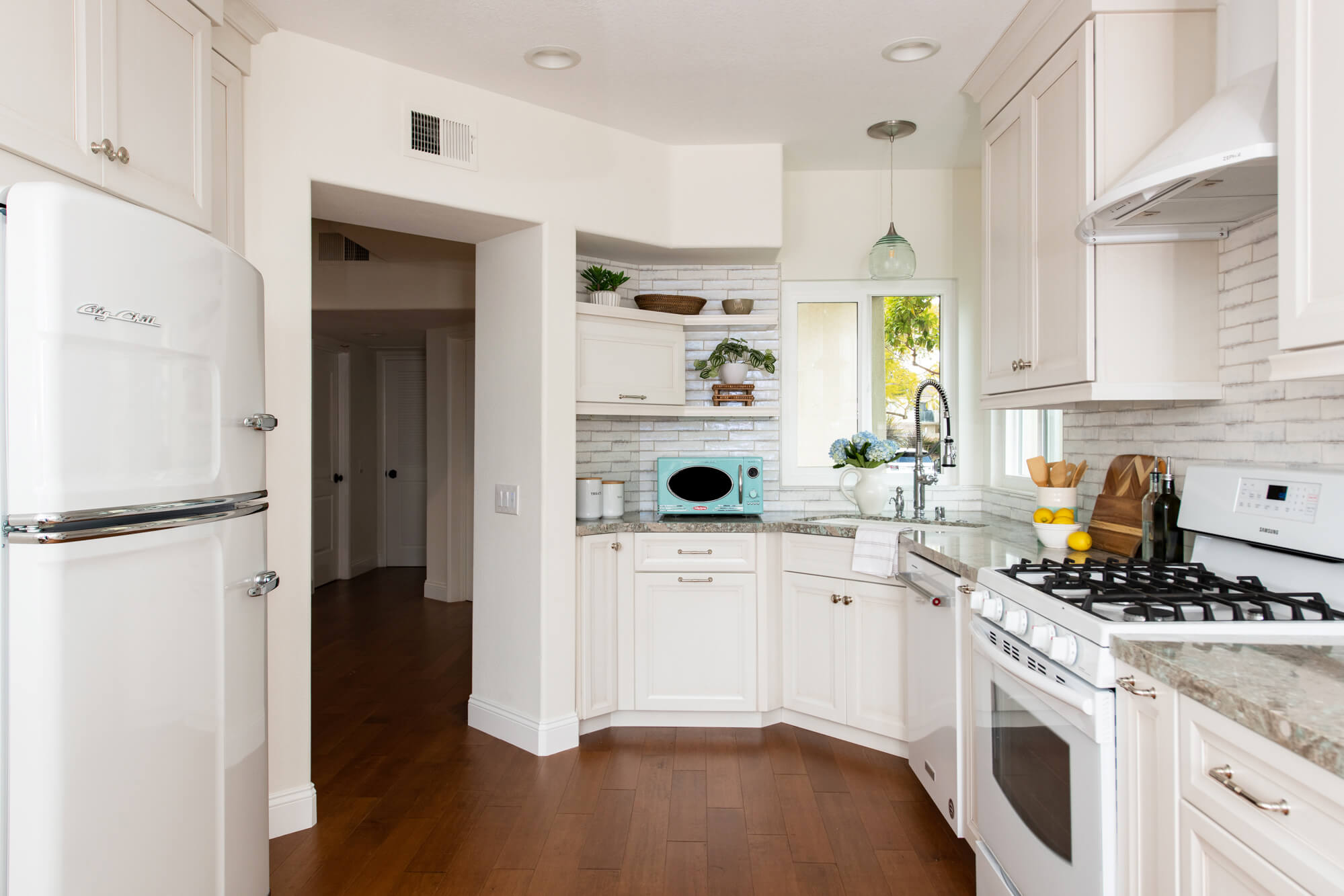 kitchen-remodel-with-antique-inspired-tile-backsplash-and-retro-kitchen-appliances