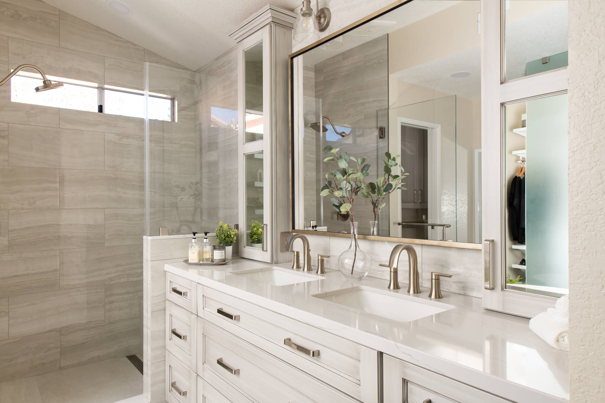 Modern Foothill Ranch Master and Hall Bathroom Remodel - Design-build ...