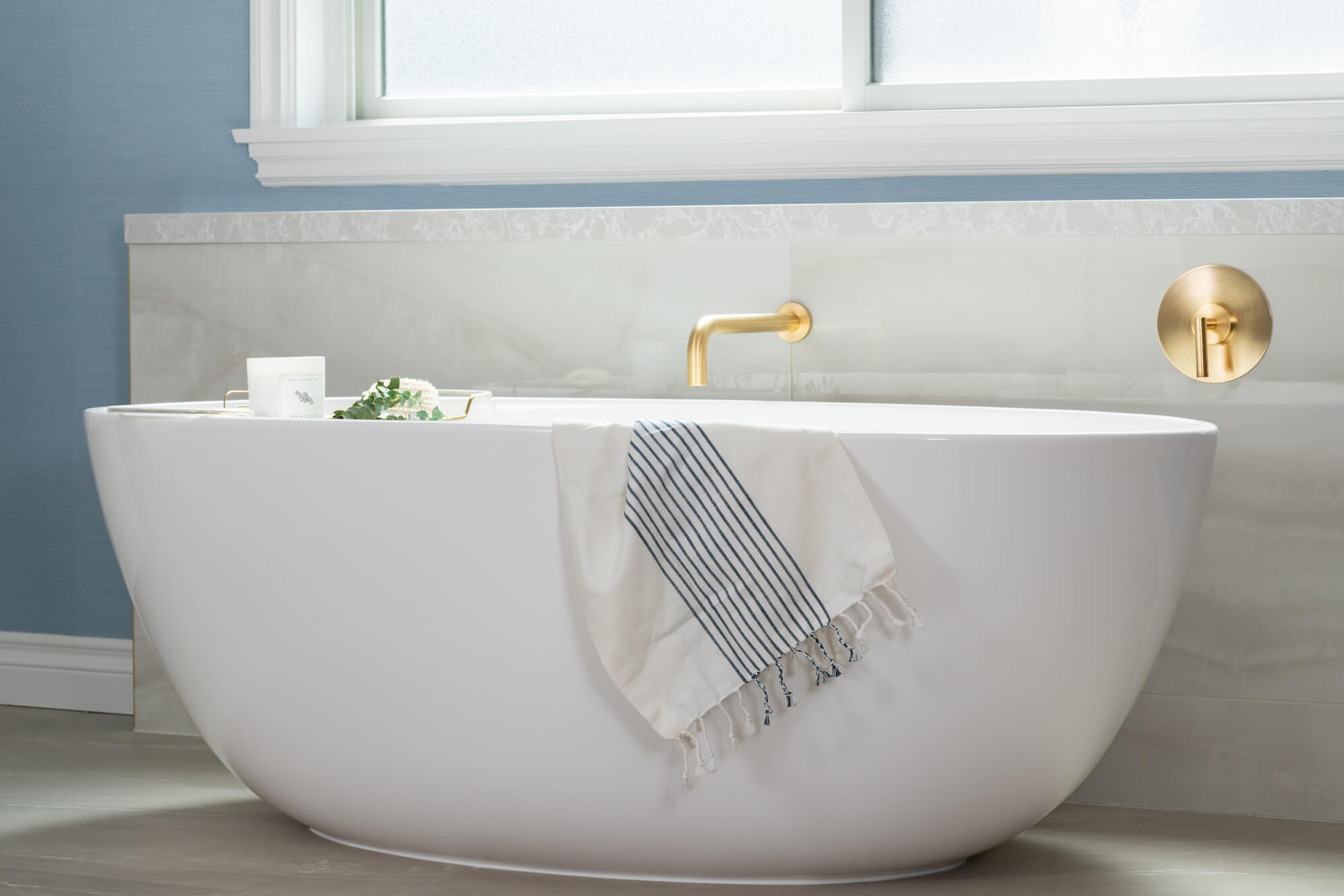 Freestanding-tub-splash-accent-wall-in-Santa-Ana-remodel - spa-like bathroom