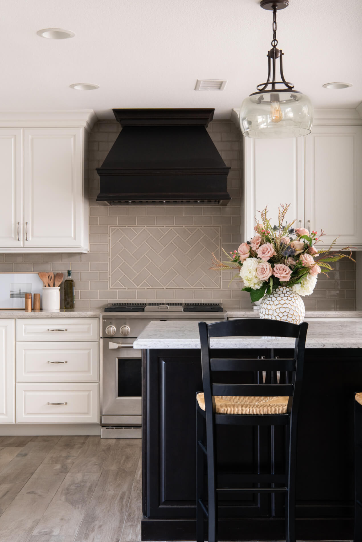 black-kitchen-accents-fountain-valley