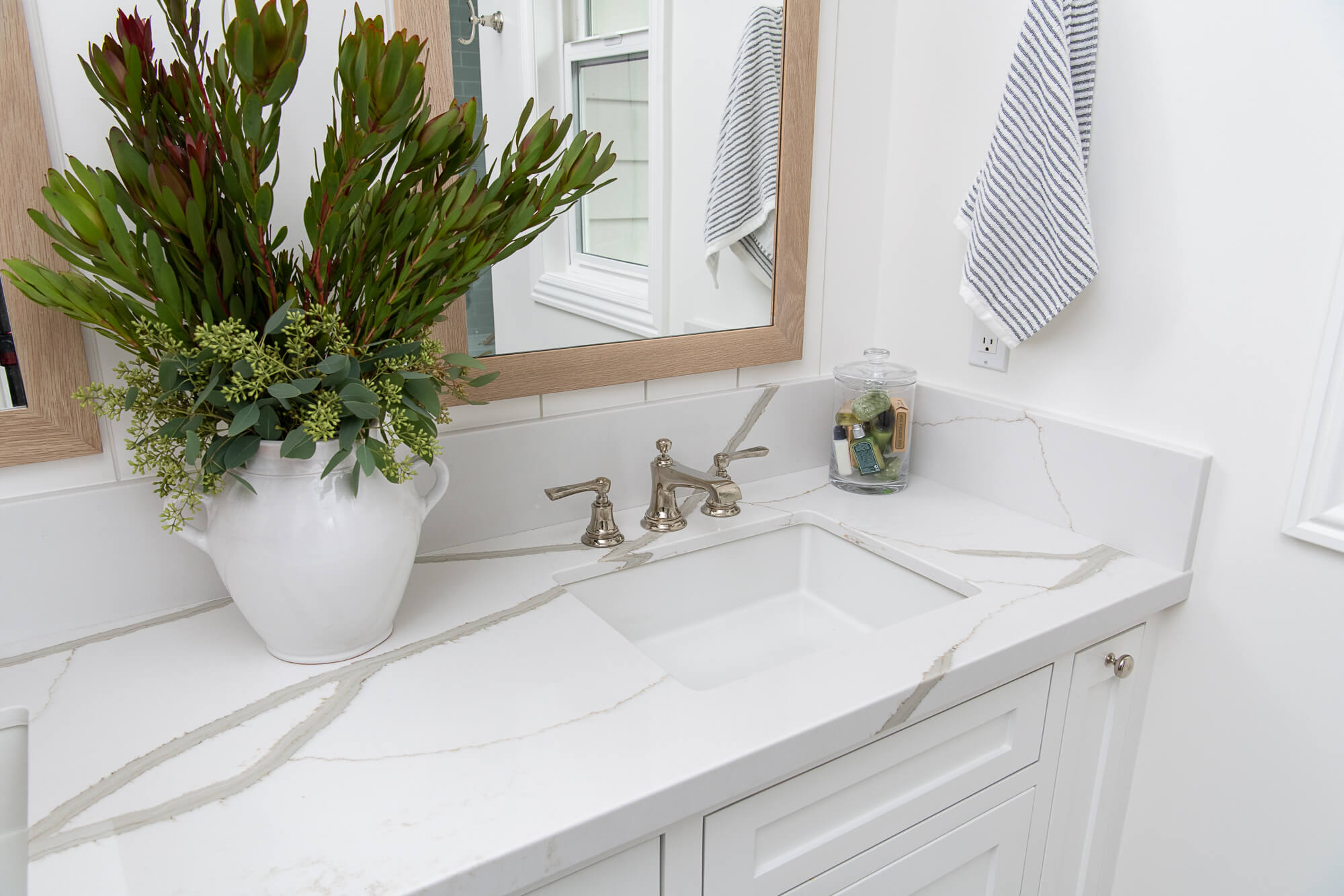 white marble countertops bathroom