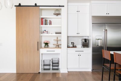 Pros and Cons of Walk-In Pantries vs. Cabinet Pantries