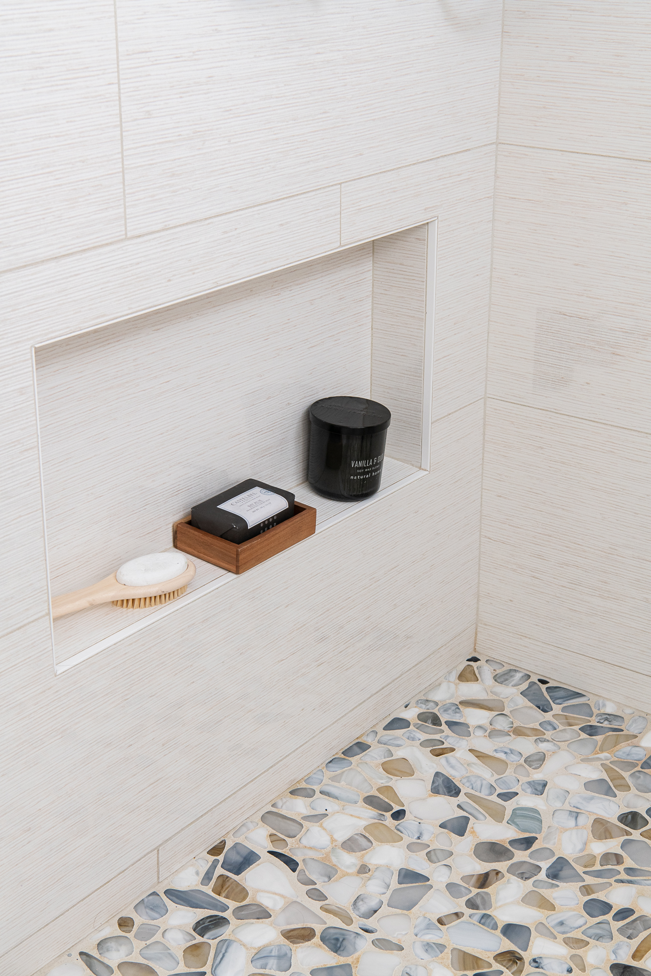 shower-niche-with-jolly-white-schluter