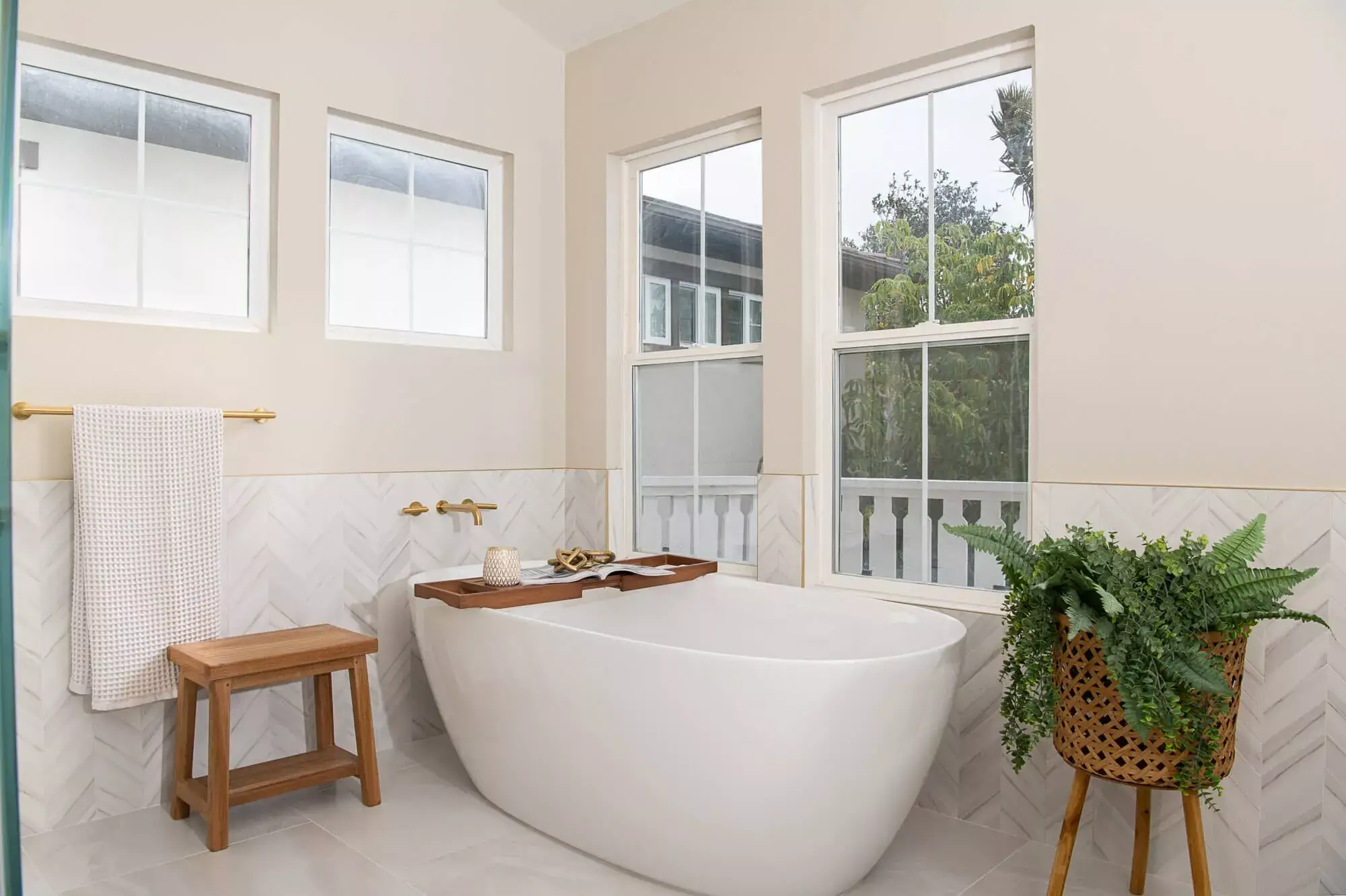 Contemporary kitchen and bath trends include having a freestanding tub