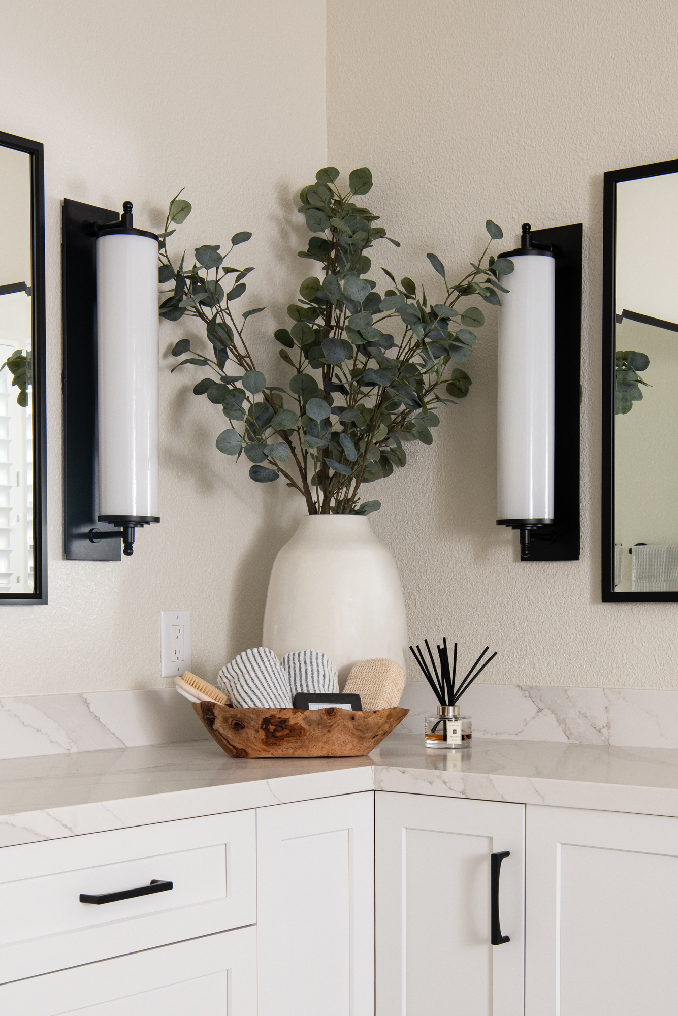 quartz-countertop-with-raised-backsplash