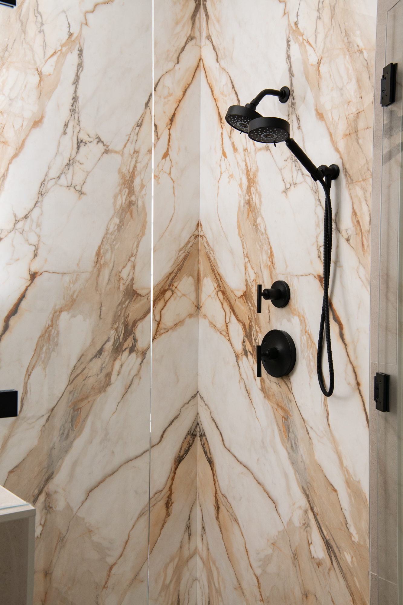 Craftsmanship-matching-up-veining-in-porcelain-slab