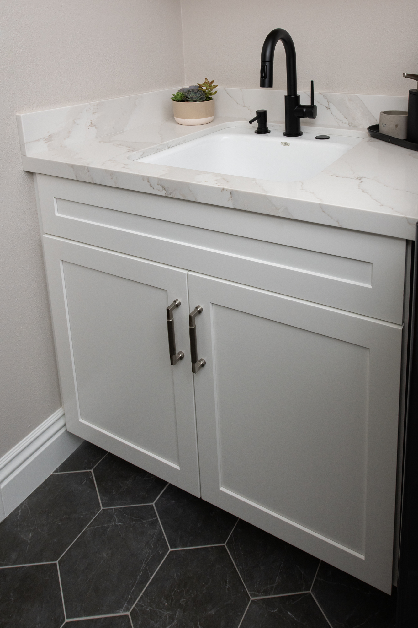 Delta-single-handle-pull-down-prep-faucet-matte-black