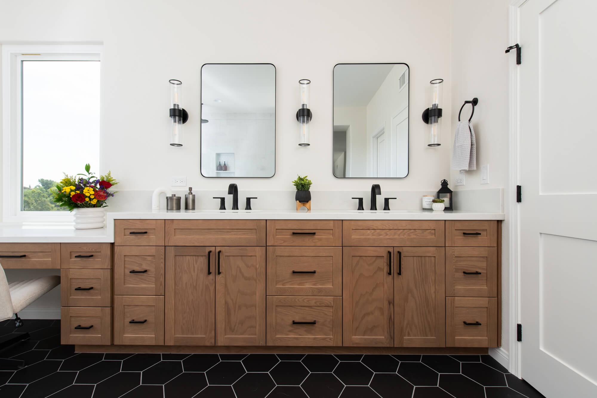 Vanity Mirror Cabinet with Side Pull-outs - Kemper