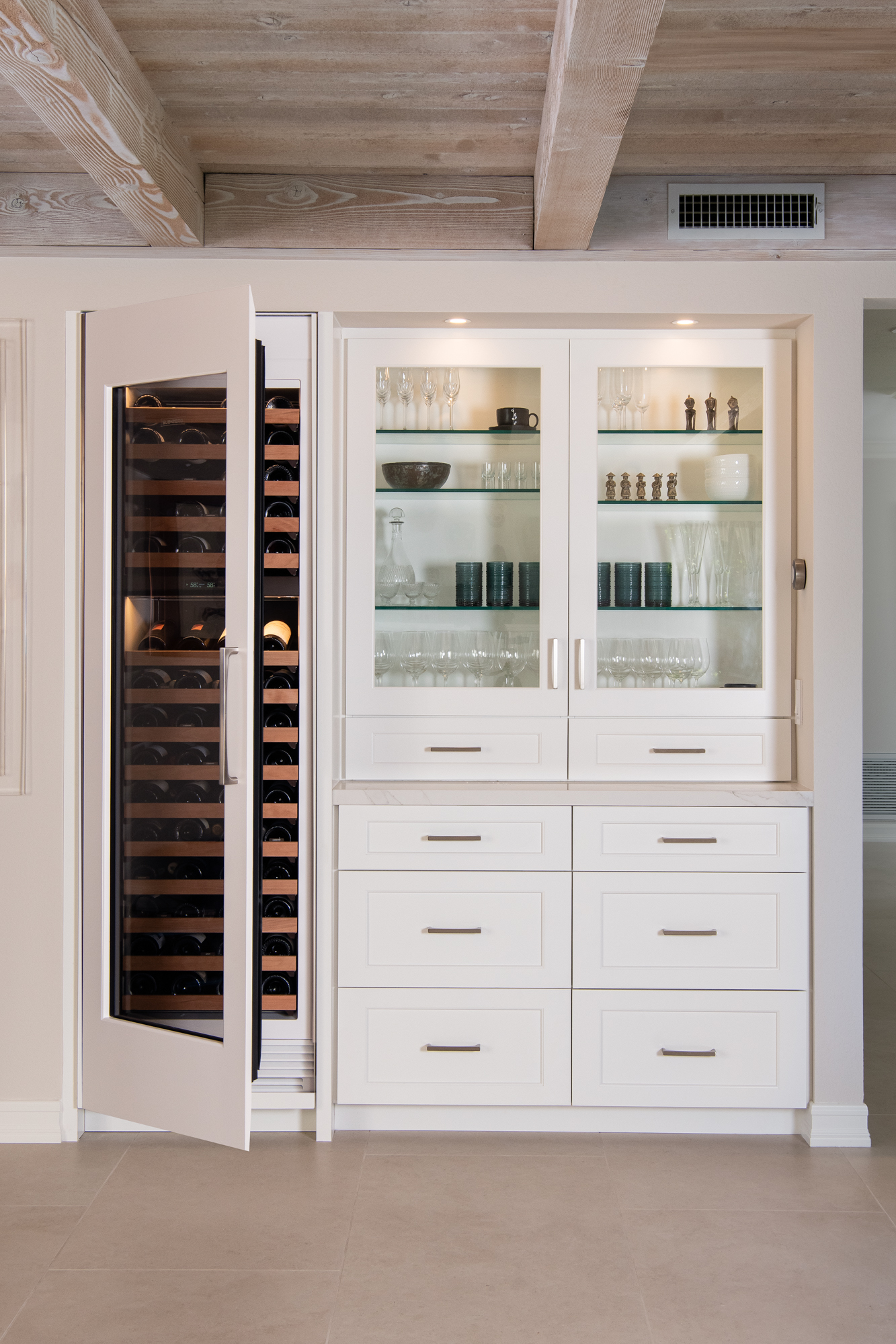 side-nook-with-clear-glass-inserts-renner-shaker-doors-and-full-sized-wine-refrigerator