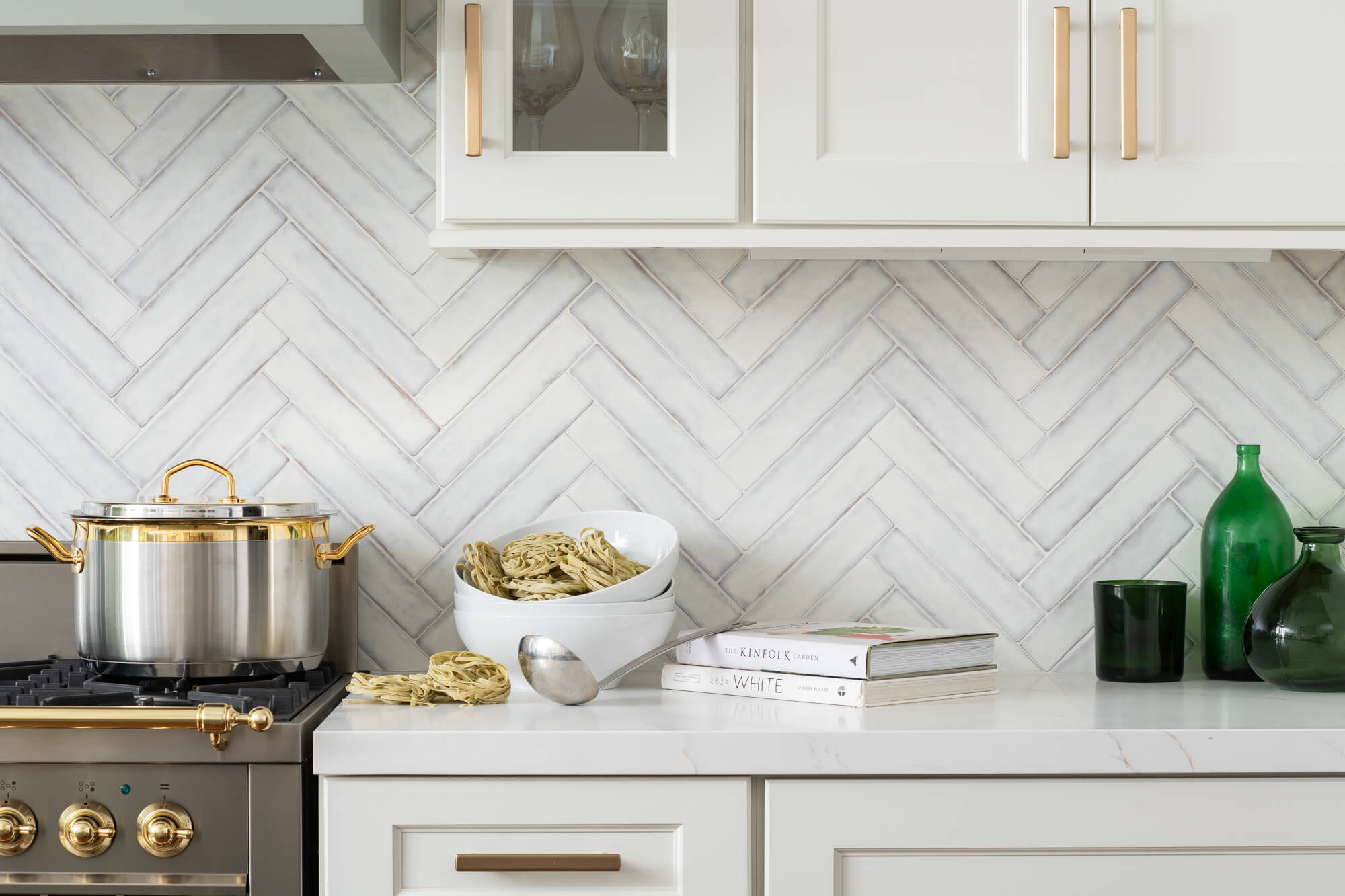 honey-bronze-pulls-and-2-clear-glass-inserts-in-upper-cabinets