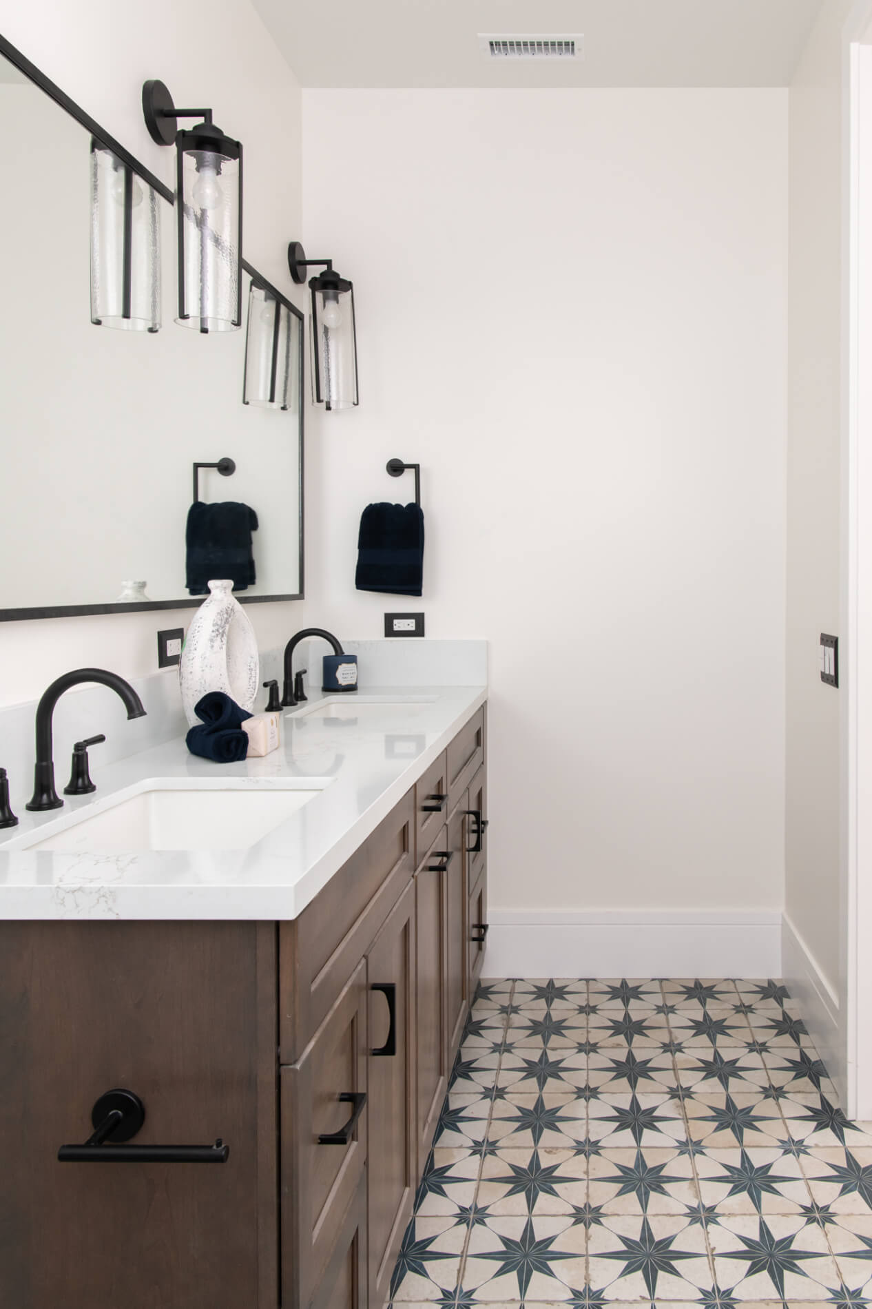 Delta-2-handle-widespread-faucets-in-matte-black