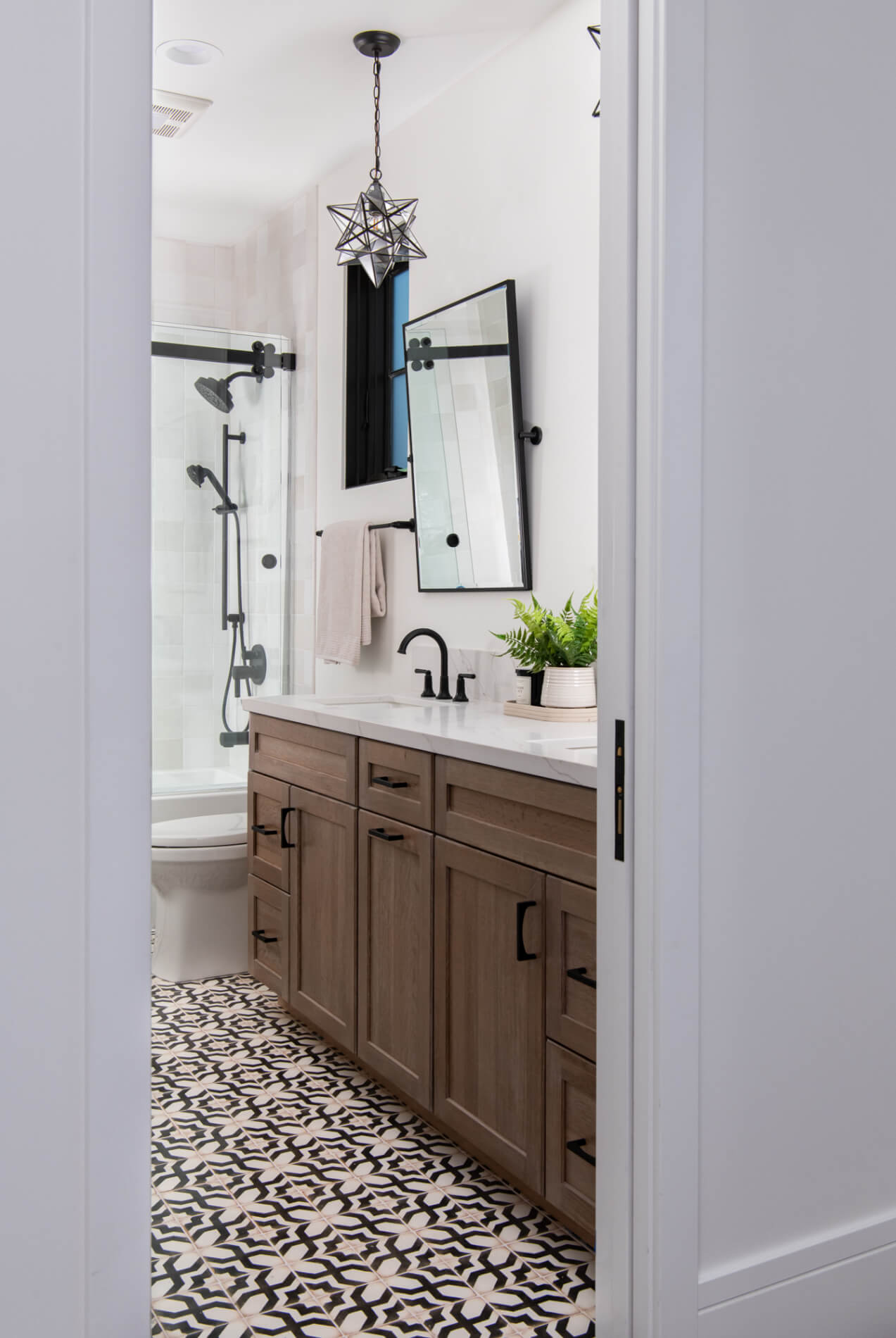 rectangular-framed-tilting-mirrors-mini-star-shaped-pendant-matte black