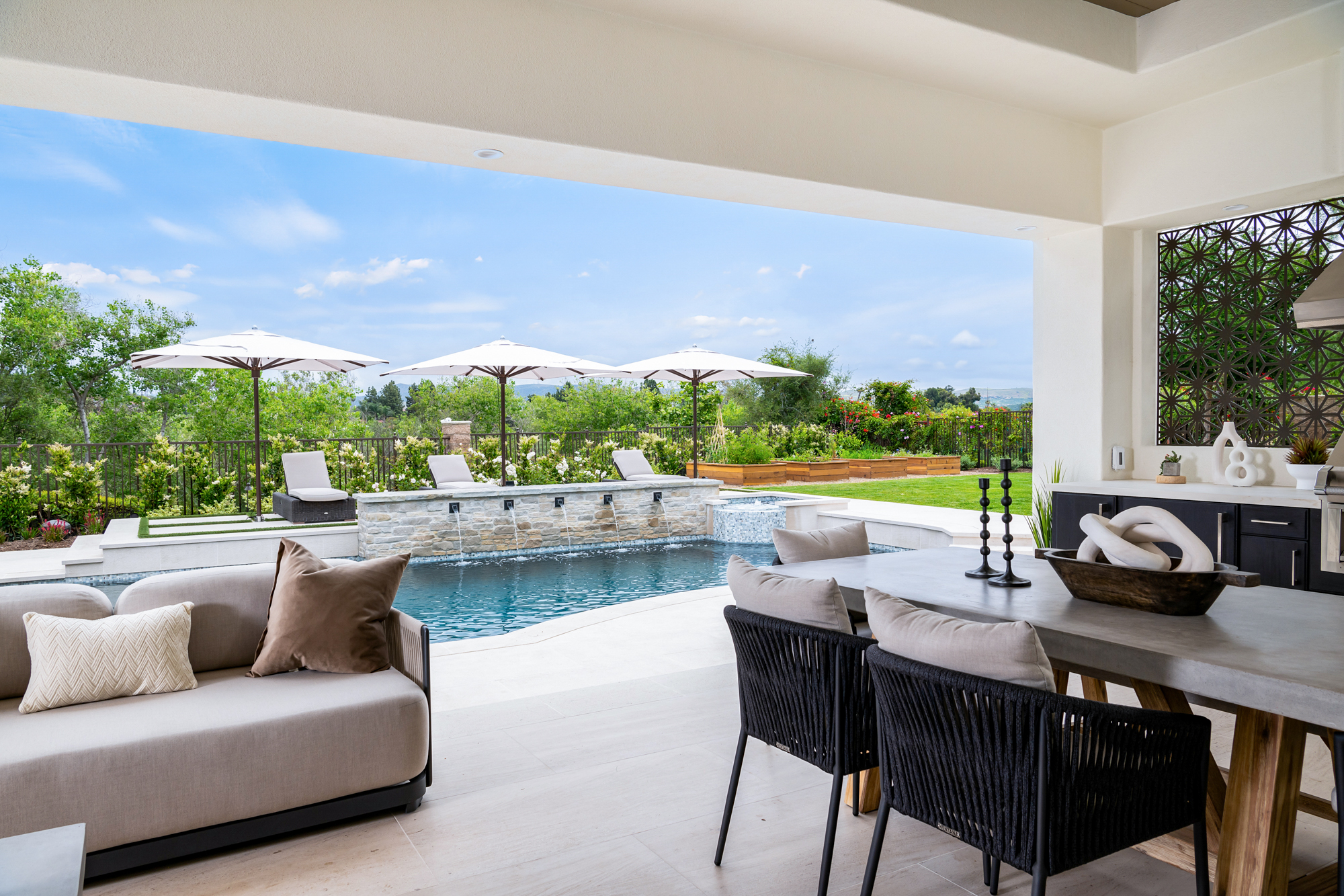 under-counter-beverage-refrigerator-and-ice-maker