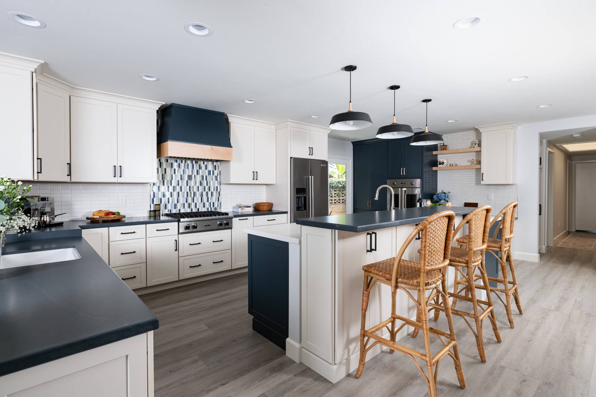Permieter-raised-island-and-baking-areas-Silestone-quartz-countertops-in-Charcoal-Soapstone-with-a-suede-finish