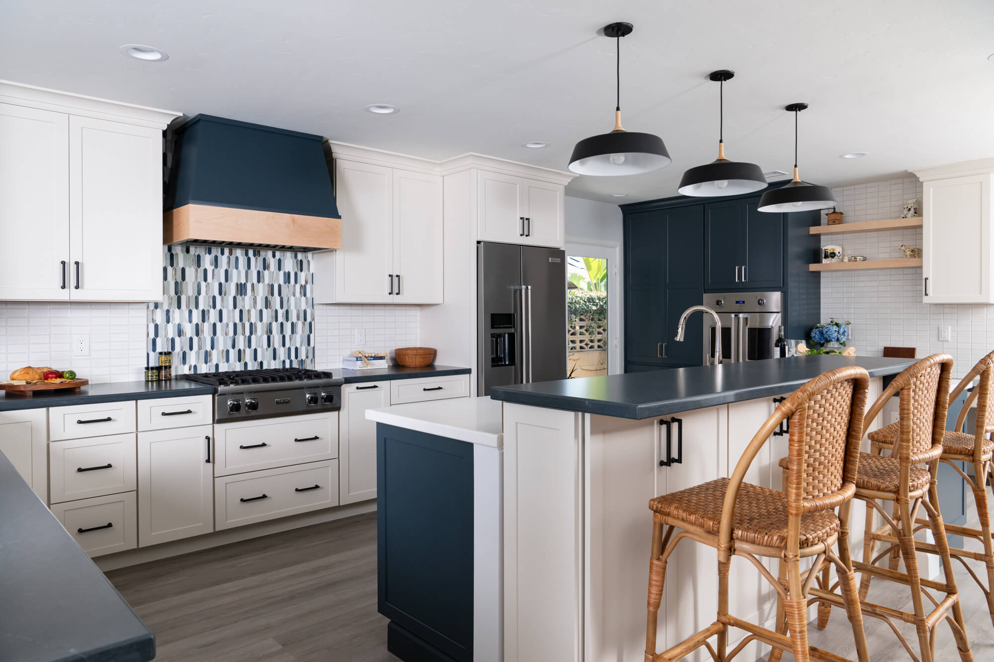 perimeter-cabinets-Kemper-in-Coconut-finish