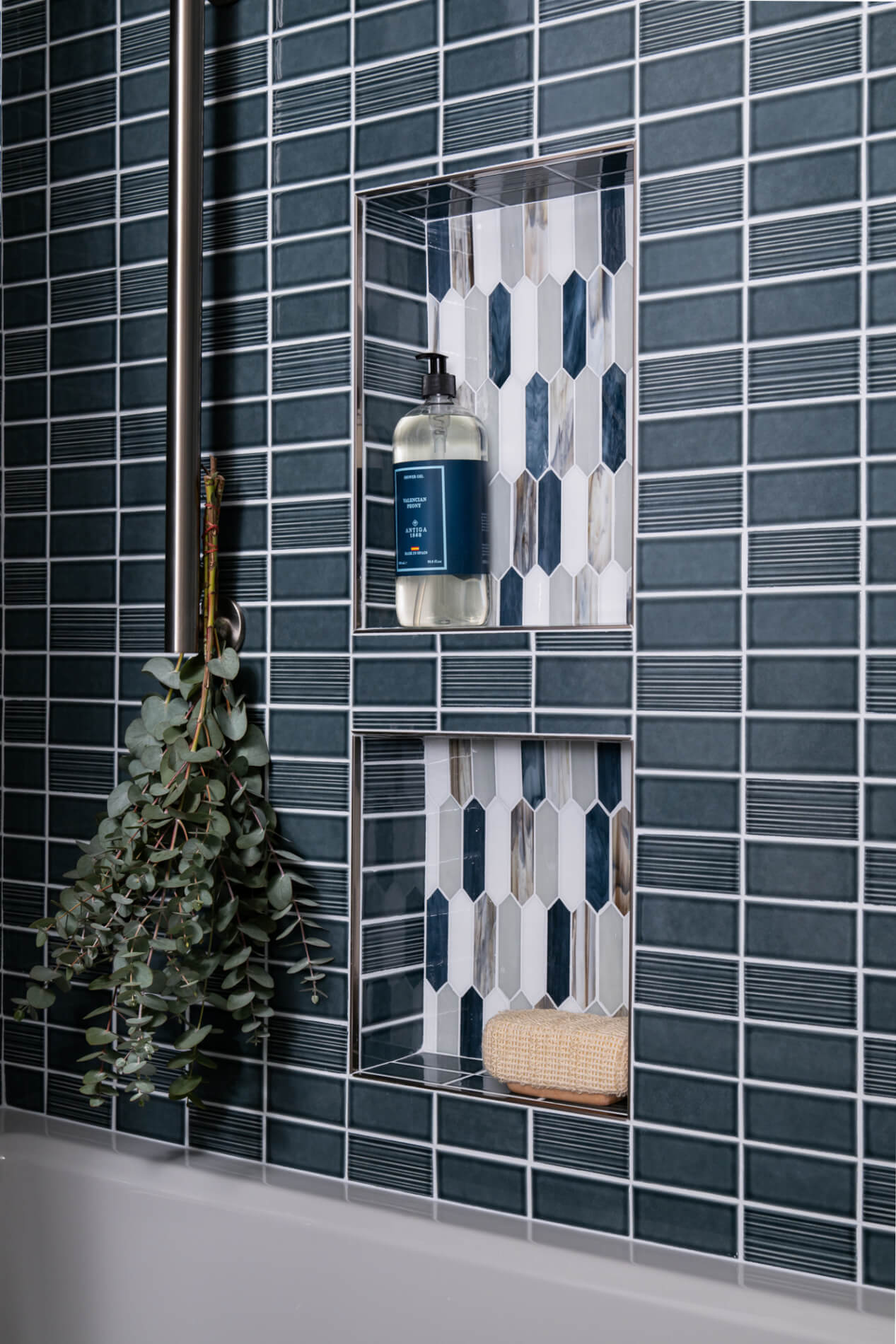 shower-niche-Elysium-glass-tile-backsplash-Newport-series-in-Arrow-Beach-vertical-pattern-with-polished-nickel-schluter-trim