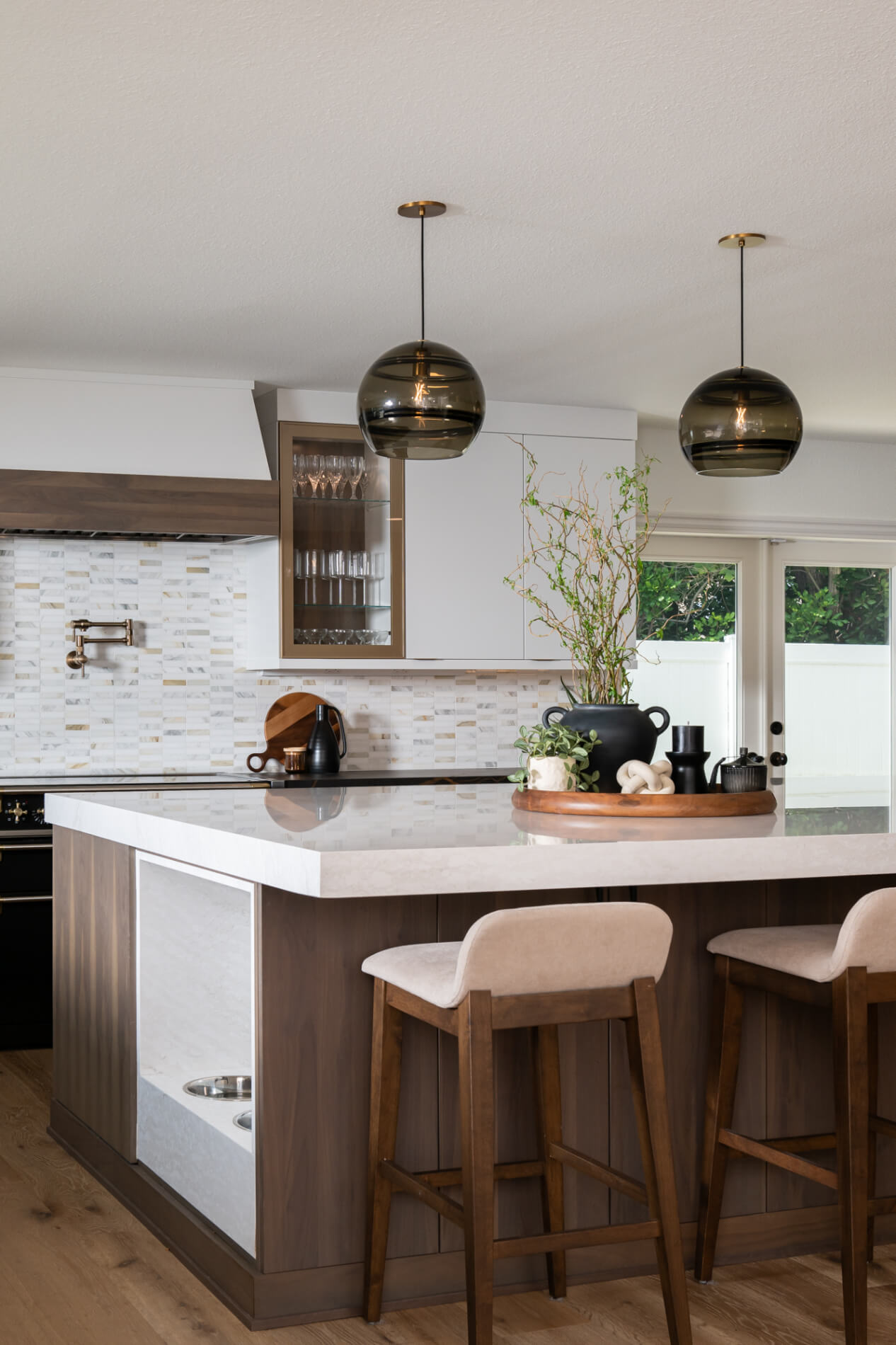 Brizio-linear-wall-mount-pot-filler-over-range-in-luxe-gold