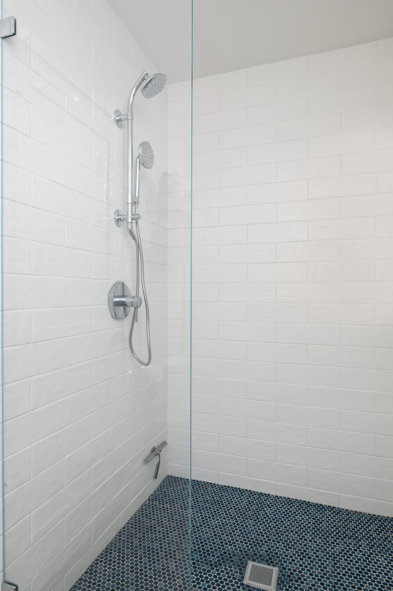 hydro-rail-shower-system-in-polished-chrome-with-single-door-glass-entry