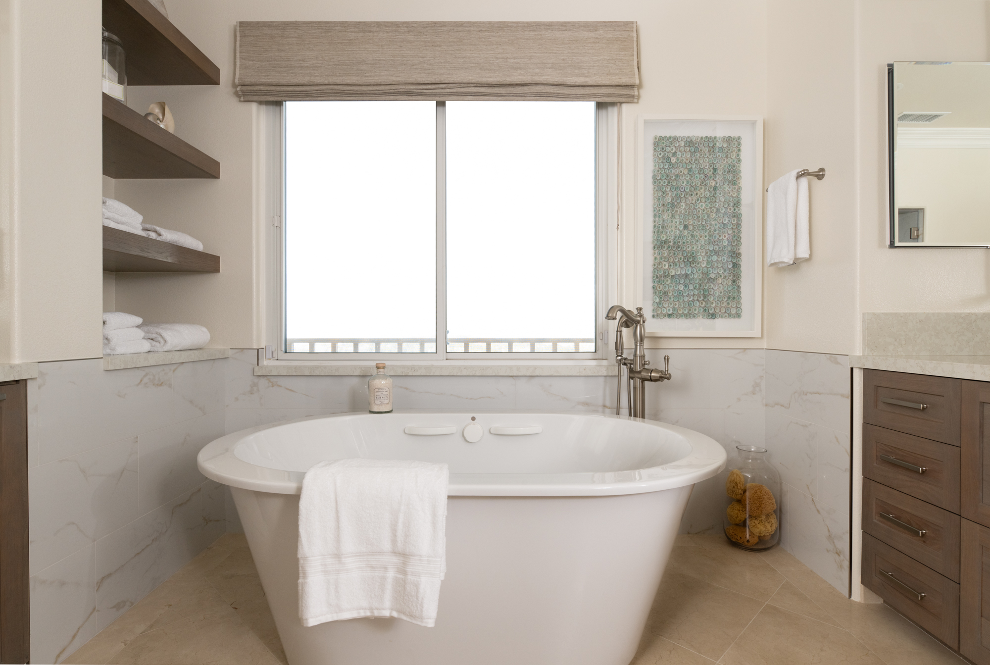 freestanding-tub-with-single-handle-floor-mounted-tub-filler