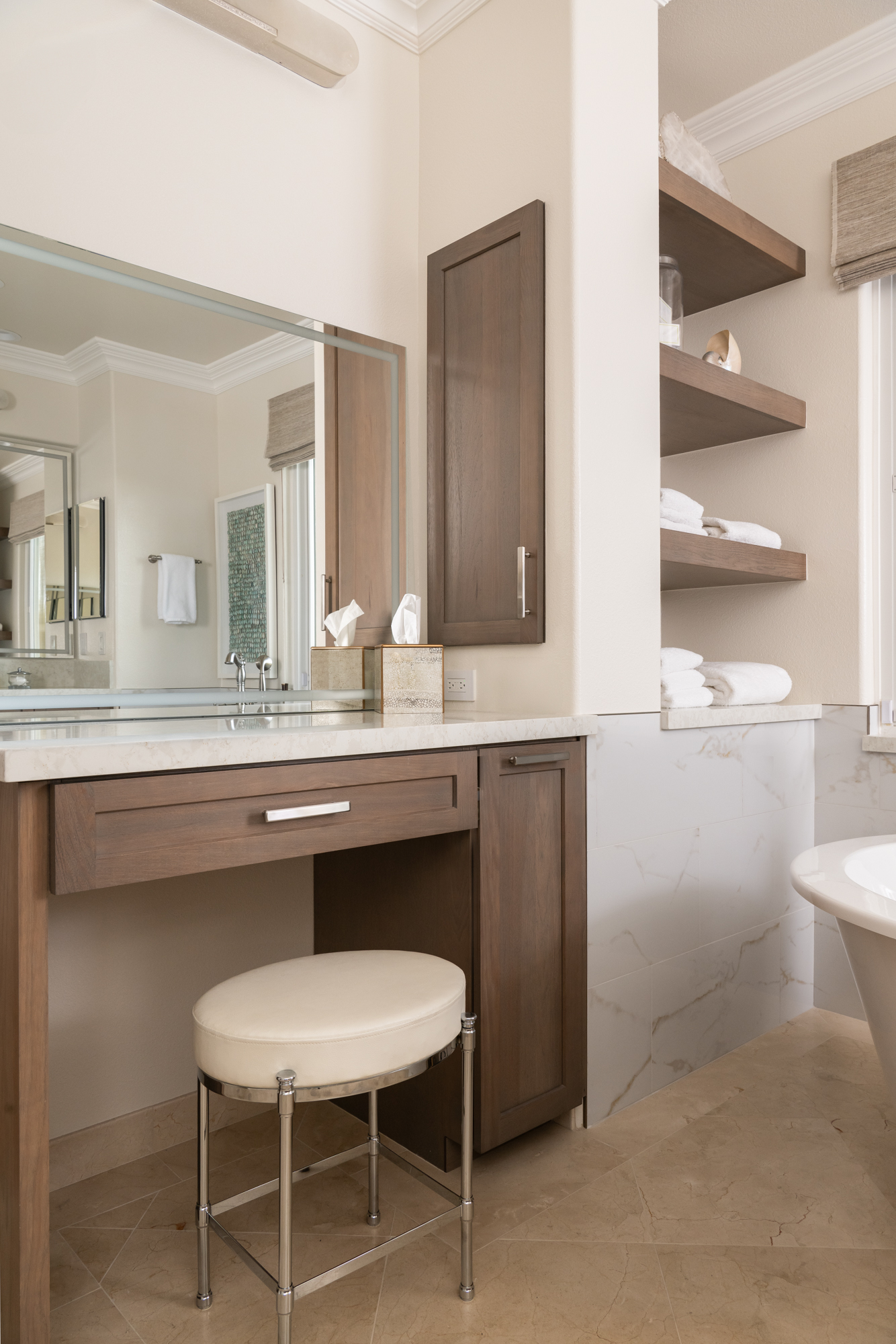 white-undermount-sink-with-stainless-steel-single-handle-pull-down-faucets