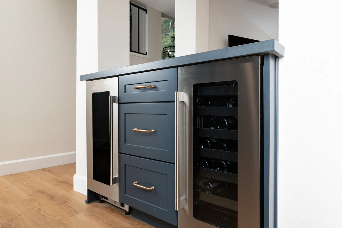 18-Sea-Pointe-Design-and-Remodel-beverage-fridge-and-wine-fridge