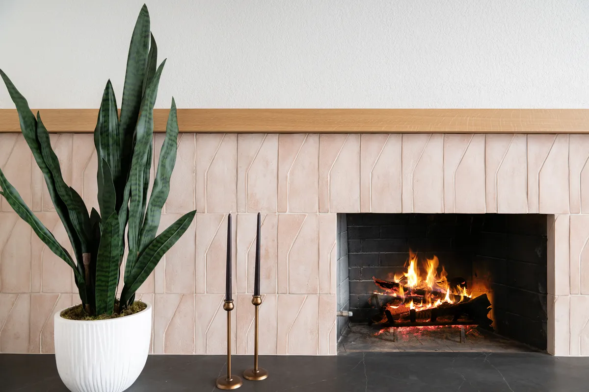 20-Sea-Pointe-Design-and-Remodel-trim-beam-mantle-in-natural-stained-wood-terrcottacharcoal-soapstone-hearth-topper