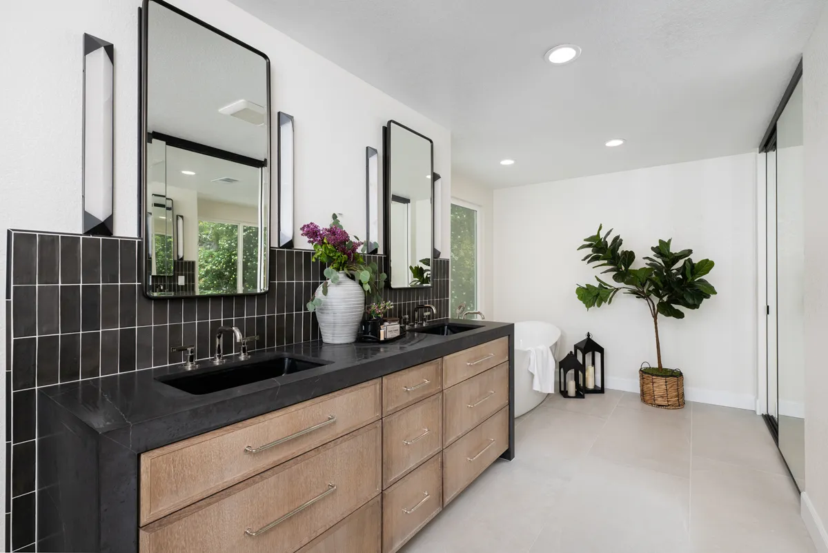 sea-pointe-design-and-remodel-primary-bathroom-remodel-in-anaheim-with-porcelain-flooring-in-Etik-white