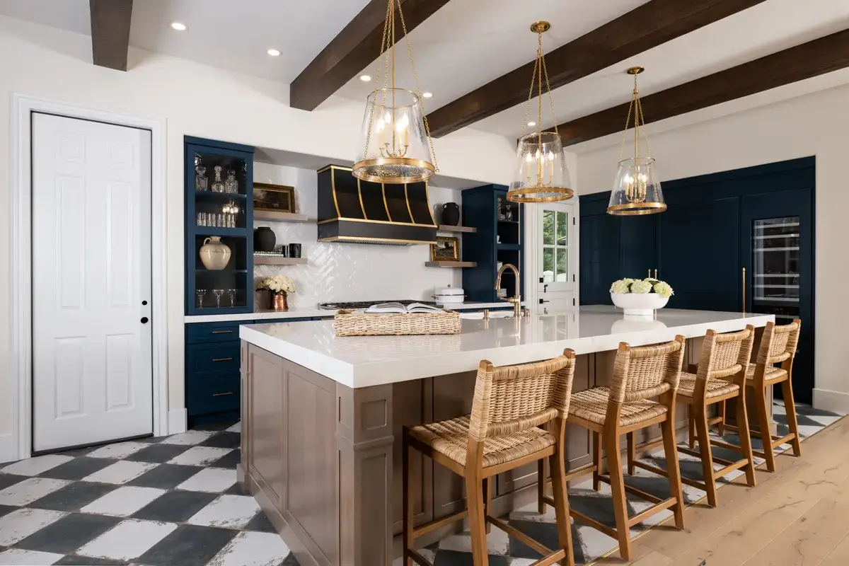 Sea-Pointe-Design-and-Remodel-porcelain-tile-checkered-flooring-in-polished-luxe-white-and-Nero-marquina