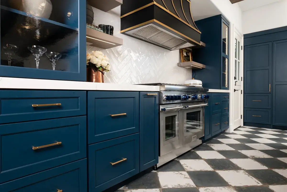 Sea-Pointe-Design-and-Remodel-perimeter-and-coffee-bar-shaker-cabinetry-by-Omega-in-a-custom-blue-with-honey-bronze-pulls