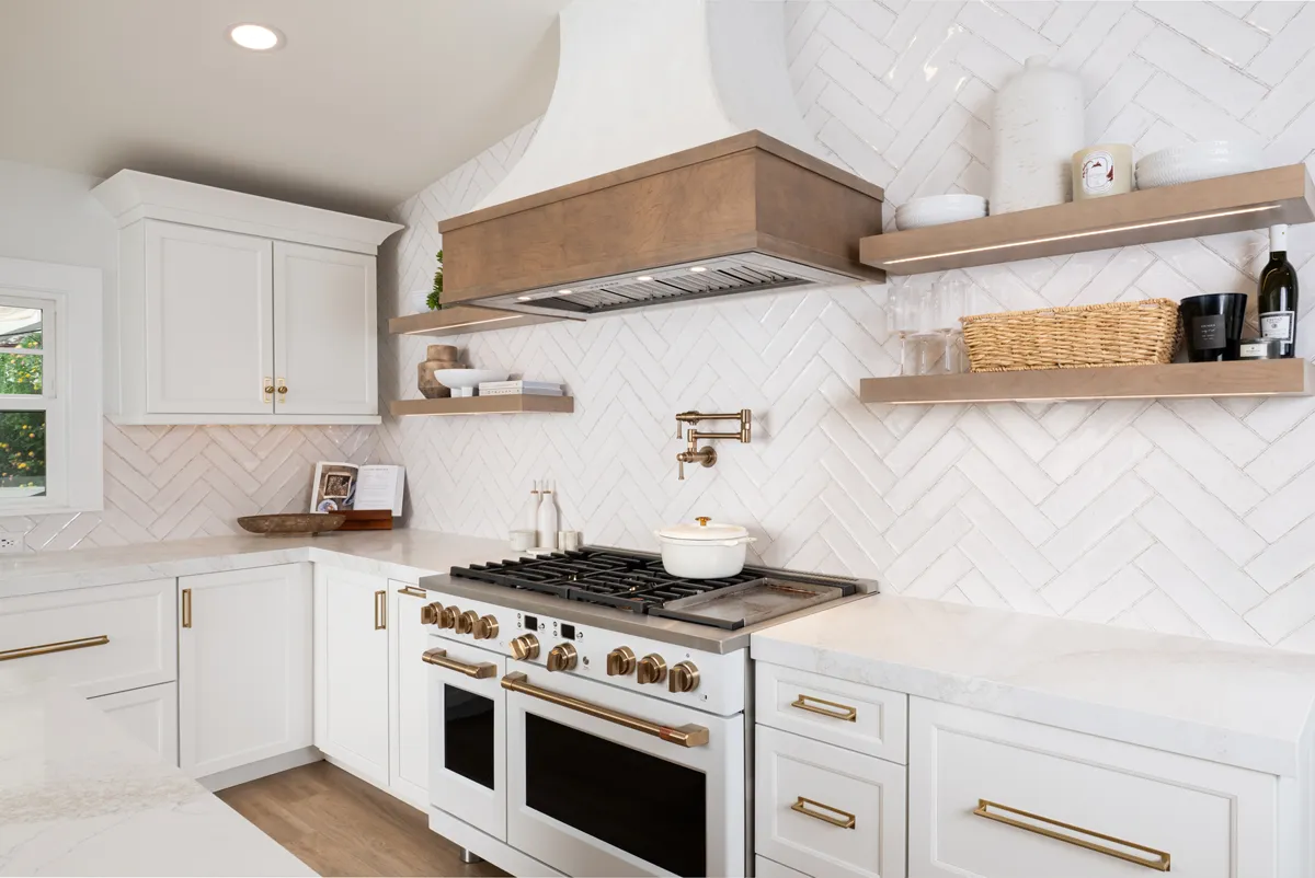 sea-pointe-design-and-remodel-floating-shelves-with-integrated-lighting