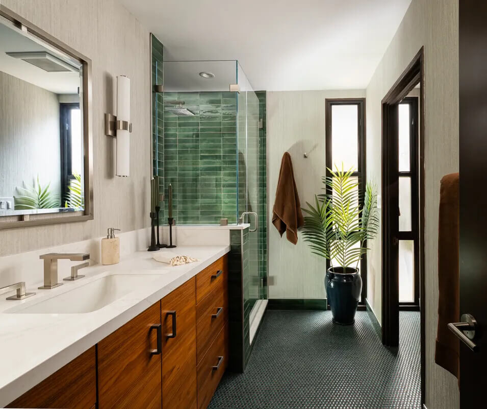 Sea-Pointe-Design-And-Remodel-pony-wall-dividing-shower-and-cabinetry-with-quartz-cap