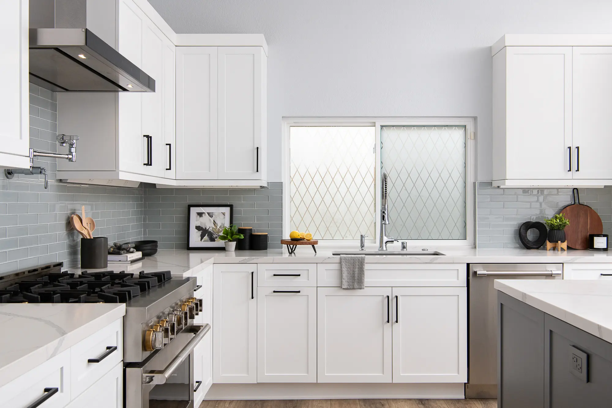 Thermador-freestanding-dual-fuel-range-oven-and-dishwasher-with-cover-panel-and-built-in-Microwave-drawer