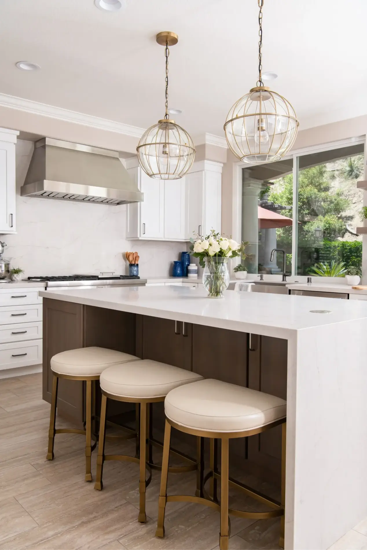 Emser-glazed-porcelain-backsplash-in-Evora-with-oyster-gray-grout